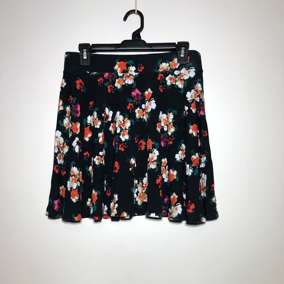 Decree Dresses & Skirts - XL Decree Dark Floral Skirt  Fall 2019 Trend Mini